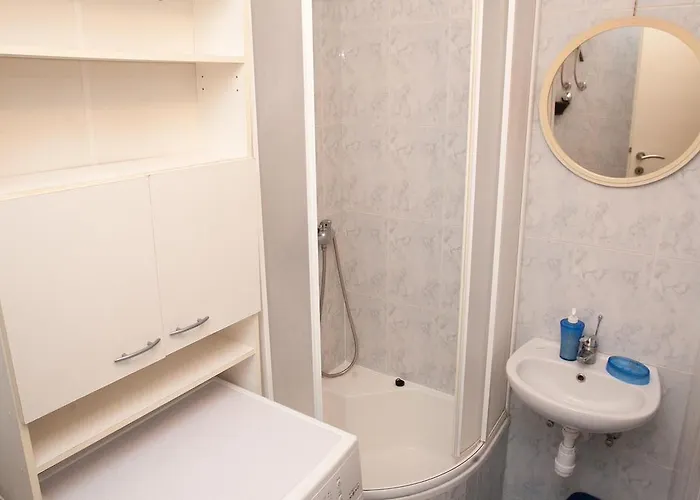 Appartement Anavi 93 *