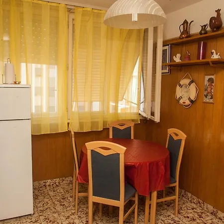Anavi 93 Apartman *